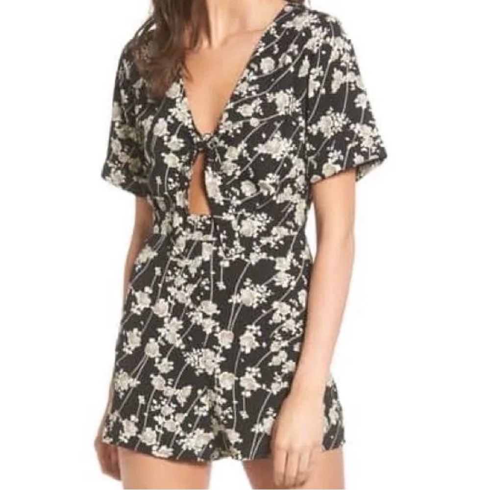 Dee Elly Keyhole Floral Romper Shorts from Nordstrom XS Black Floral One Piece